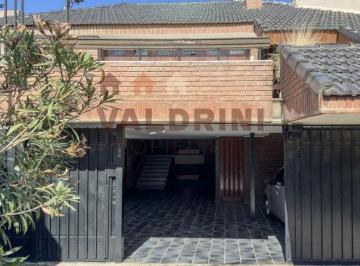 Casa · 430m² · 3 Dormitorios · 4 Cocheras · Casa 3 Dorm. en Venta en Barrio Maipu - Calle Valencia 1968