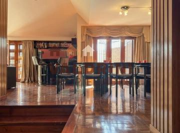 Casa · 455m² · 8 Ambientes · 4 Cocheras · Casa 3 Dorm. en Venta en Barrio Maipu - Calle Valencia 1968