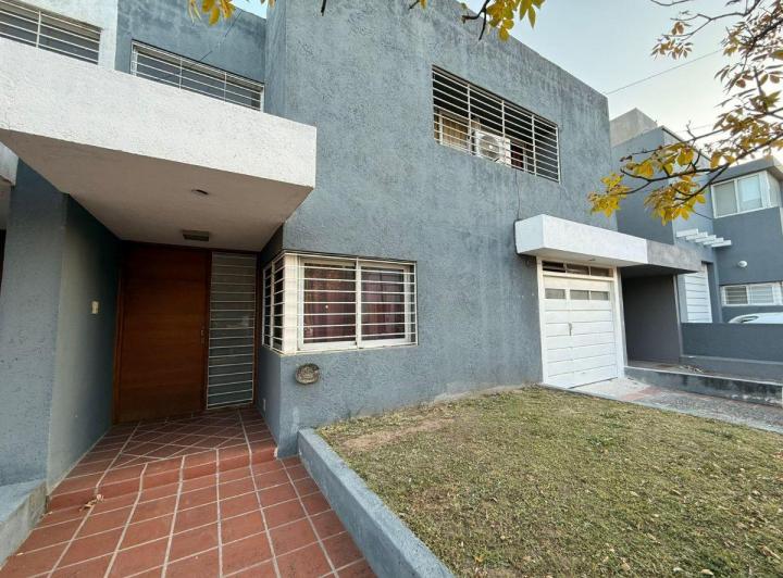Casa · 142m² · 4 Ambientes · 1 Cochera