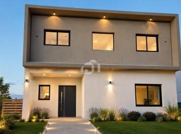 Casa · 160m² · 4 Ambientes · 2 Cocheras · Casa en Venta en Santa Elisa, Pilar del Este, Pilar