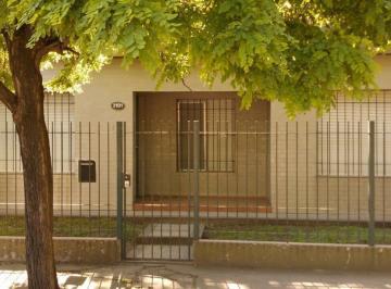 Casa · 3 Ambientes · 1 Cochera · Vende Casa