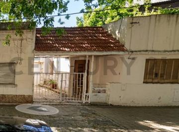 Casa · 249m² · 7 Ambientes · Casa Sobre Lote de 8 X 60 m en Venta
