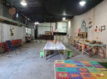 Bodega-Galpón · 210m² · Galpon en Venta con Casa a Modernizar