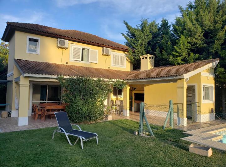 Casa · 170m² · 4 Ambientes · 1 Cochera