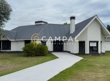 Casa · 215m² · 5 Ambientes · 2 Cocheras · Casa Chalet en Venta en San Diego, Francisco Álvarez, Moreno