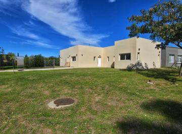 Frente · Casa en Venta 4 Ambientes en Santa Emilia – Pilar del Este