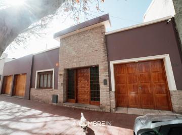 Casa · 230m² · 3 Dormitorios · 2 Cocheras · Casa Centrica en Venta en San Rafael - Bombal Al 400