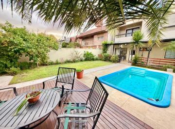 Casa · 260m² · 5 Ambientes · Venta Casa 4 Dormit, Quincho Pileta Villa Adelina