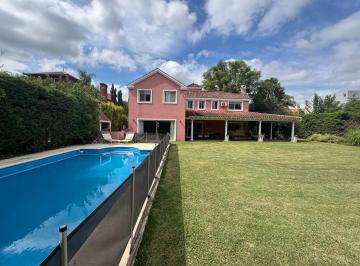 Casa · 237m² · 5 Ambientes · 3 Cocheras · Casa en Venta Las Araucarias - Cuan Propiedades