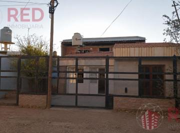 Casa · 250m² · 3 Ambientes · 2 Cocheras · Vende Casa en Centenario Ideal Para Inversion