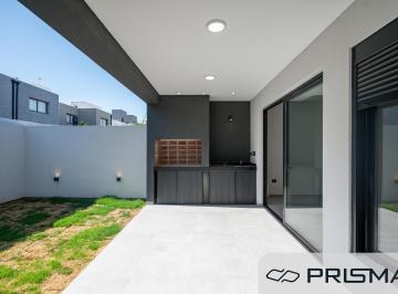 Casa · 112m² · 6 Ambientes · 1 Cochera · Casa - 2dorm - Claros del Bosque
