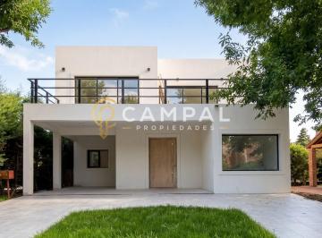 Casa · 220m² · 4 Ambientes · 1 Cochera · Casa en Venta en Banco Provincia, Francisco Álvarez, Moreno