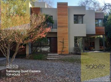 Casa · 160m² · 6 Ambientes · 1 Cochera · Casa en Alquiler