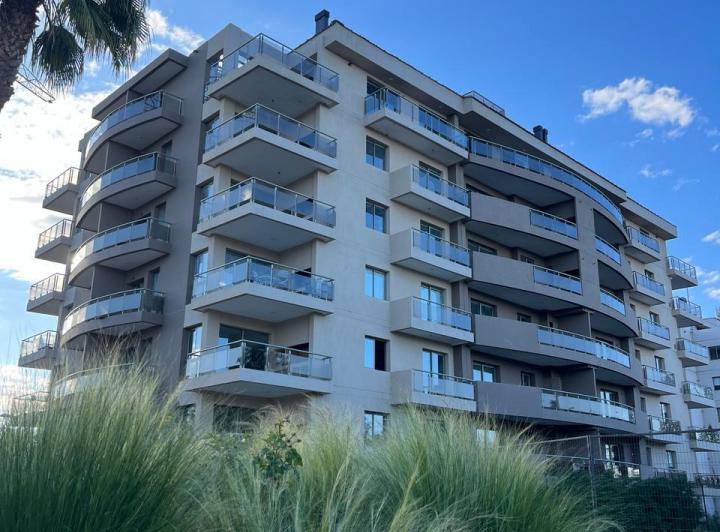 Departamento · 180m² · 5 Ambientes · 1 Cochera
