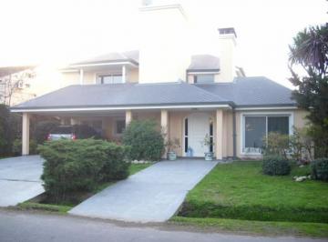 Casa · 320m² · 4 Ambientes · 2 Cocheras · Casa en Venta Ubicado en Banco Provincia, Moreno, G. B. a. Zona Oeste