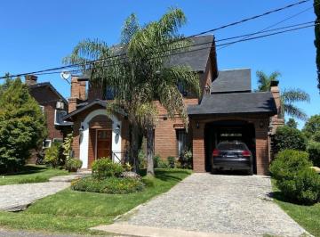 Casa · 180m² · 5 Ambientes · 2 Cocheras · Casa en Venta Ubicado en Banco Provincia, Moreno, G. B. a. Zona Oeste