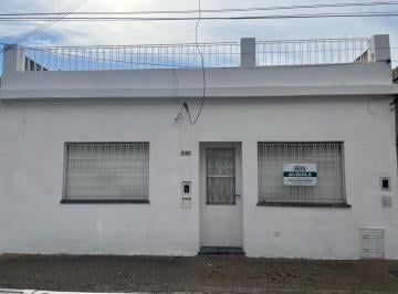 Casa · 72m² · 4 Ambientes · Casa en Alquiler Barrio Cura
