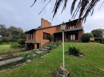 Casa · 260m² · 3 Ambientes · 2 Cocheras · Venta Chalet Sobre Lote 838 m² en Barrio Colinas de Peralta Ramos