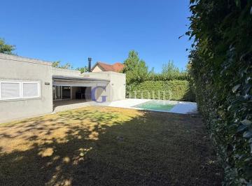 Casa · 110m² · 4 Ambientes · 2 Cocheras · Casa en Venta en La Barra Village, Escobar con Pileta