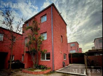 Casa · 106m² · 4 Ambientes · 2 Cocheras · Muy Linda Casa en Alquiler en La Alameda, San Isidro.