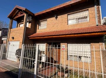 Casa · 180m² · 7 Ambientes · 1 Cochera · Chalet en Venta en José C. Paz