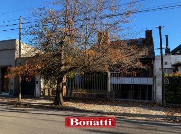 Casa · 244m² · 3 Dormitorios · 3 Cocheras · Casa en Temperley Oeste