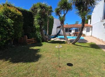 Casa · 375m² · 4 Ambientes · 2 Cocheras · Casa - Villa Primera