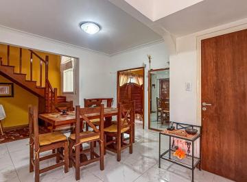 Casa · 375m² · 4 Ambientes · 2 Cocheras · Casa - Villa Primera