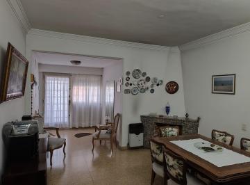 Casa · 140m² · 4 Ambientes · 1 Cochera · Casa en Saavedra