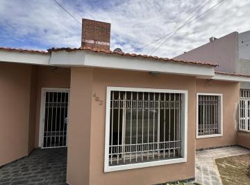 Casa · 114m² · 6 Ambientes · 2 Cocheras · Casa en Las Palmas