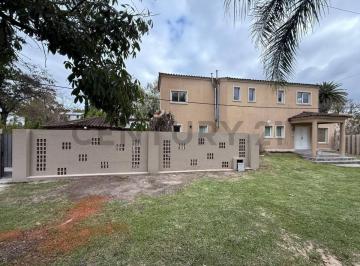 Casa · 180m² · 3 Dormitorios · 4 Cocheras · Casa en Venta 4 Dorm. con Pileta y Parque City Bell