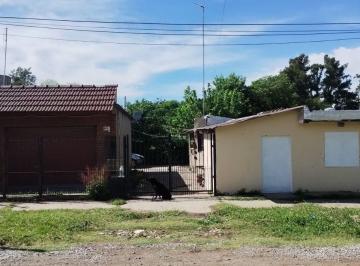 Casa · 104m² · 3 Ambientes · 1 Cochera · Casa y Local Venta Burzaco Fondo Libre