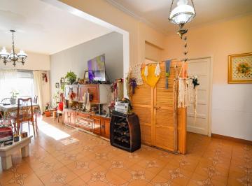 Departamento · 75m² · 2 Dormitorios · Departamento 3 Amb. con Balcón Al Frente - Av Libertad y Misiones