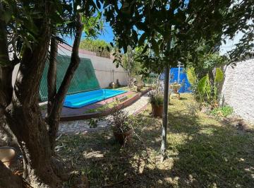 Casa · 200m² · 8 Ambientes · 2 Cocheras · Casa con Jardin y Pileta + Departamento - Excelente