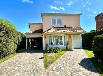 Casa · 200m² · 5 Ambientes · Casa en Venta Ubicado en Banco Provincia, Moreno, G. B. a. Zona Oeste