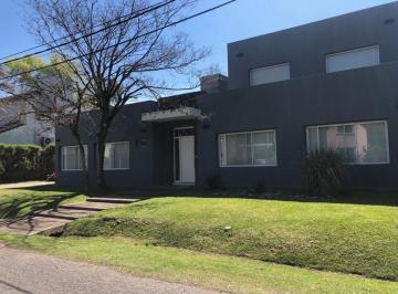 Casa · 240m² · 6 Ambientes · 1 Cochera · Casa en Venta Ubicado en Banco Provincia, Moreno, G. B. a. Zona Oeste