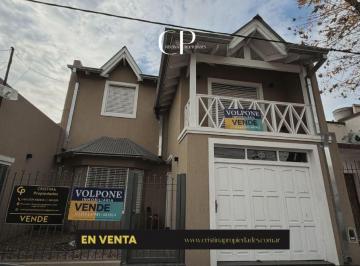 Casa de 4 ambientes, Mercedes · Casa de 220 m² con 3 Dorm. y Pileta en Zona Céntrica de La Ciudad.