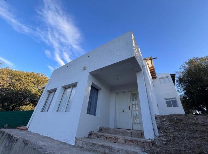 Casa · 200m² · 5 Ambientes · 2 Cocheras