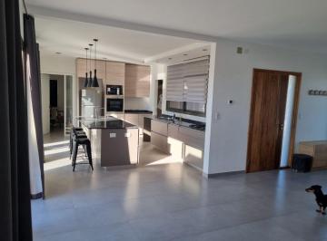 Casa de 3 ambientes, Rodeo del Medio · Casa Premium en Barrio Las Retamas – Maipú