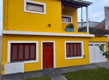 PH · 90m² · 4 Dormitorios · PH Al Frente 5 Amb - Los Pinares