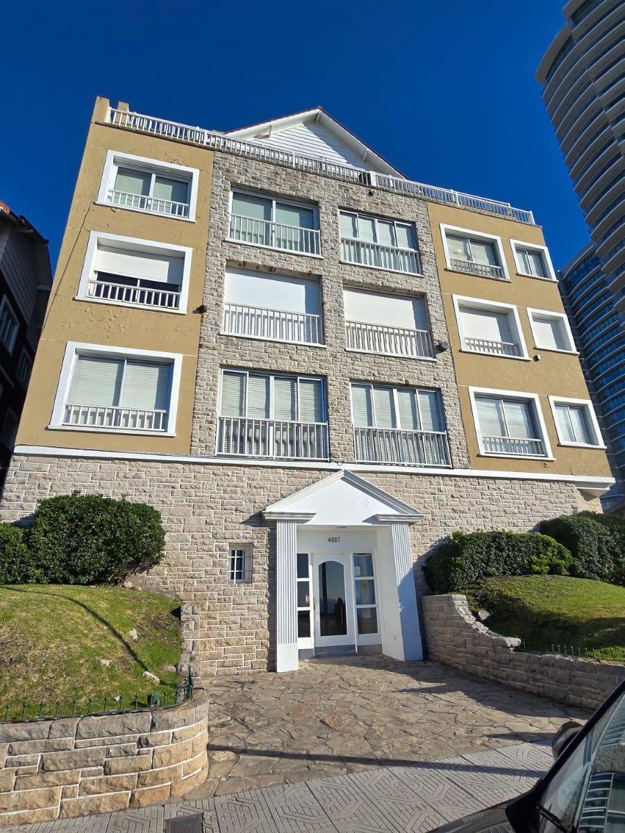 Depto 3 amb, 93m² con cochera y patio — Playa Chica