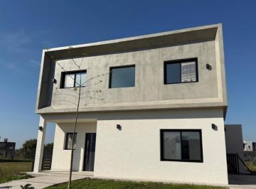 Casa · 200m² · 5 Ambientes · 2 Cocheras · Casa Venta Santa Elisa 5 Amb