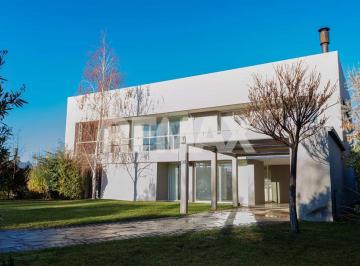 Casa · 328m² · 5 Ambientes · 1 Cochera · En Venta Casa Gerencial 4 Dorm Comahue Golf Club