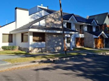 Casa de 4 ambientes, San Rafael · Gran Casa de 3 Dorm. en Barrio Sat