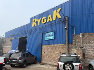 Bodega-Galpón · 800m² · 4 Ambientes · Galpón en Sur