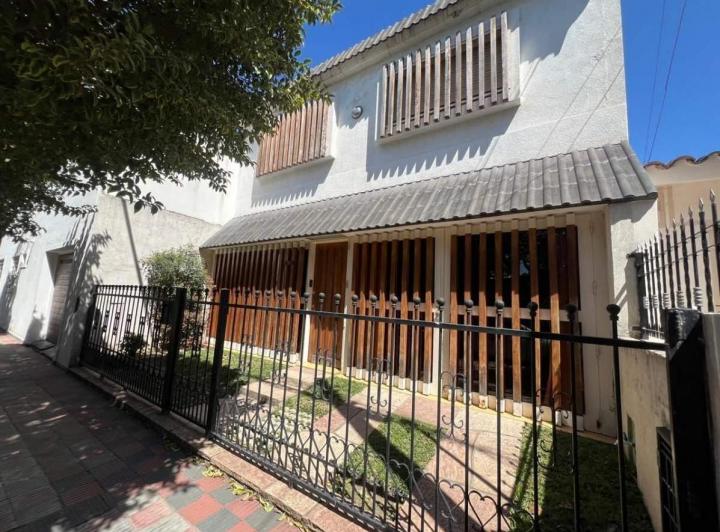 Casa · 215m² · 3 Ambientes · 1 Cochera