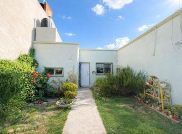 Casa · 100m² · 4 Ambientes · Venta Casa Dos Dorm.