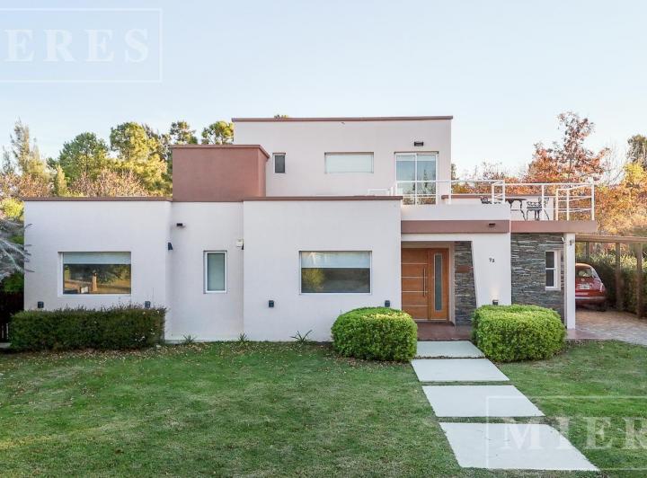 Casa · 162m² · 5 Ambientes · 2 Cocheras