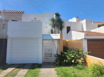 Casa · 115m² · 4 Ambientes · 1 Cochera · Hermoso Duplex de 3 Dorm - Tablada Park