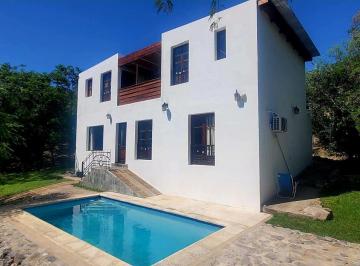 Casa · 220m² · 3 Dormitorios · 2 Cocheras · Casa en B° Talar de Mendiolaza Complejo Cerrado con Pileta Propia